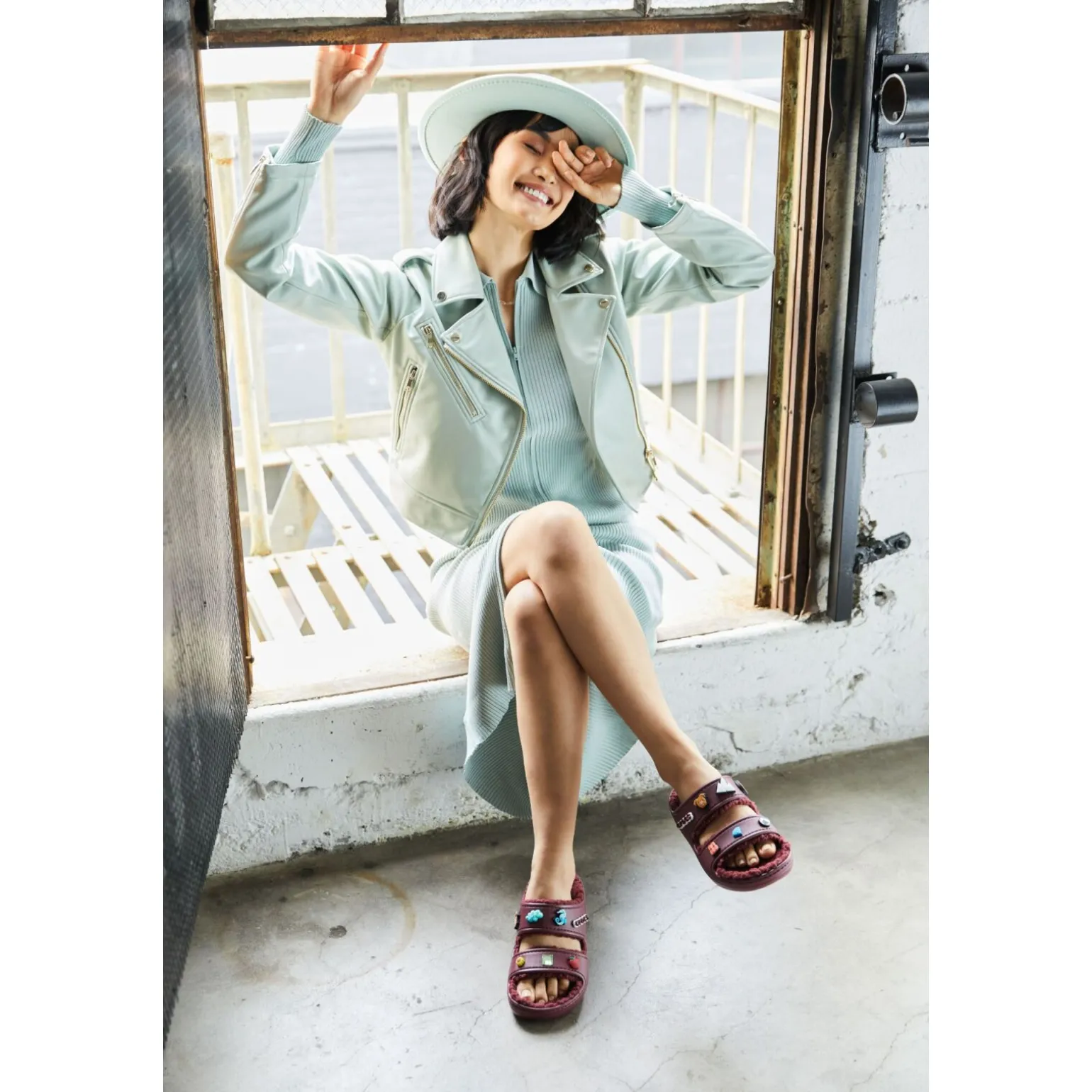 Crocs Classic Cozzzy Sandal