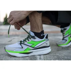 Diadora Atomo V7000
