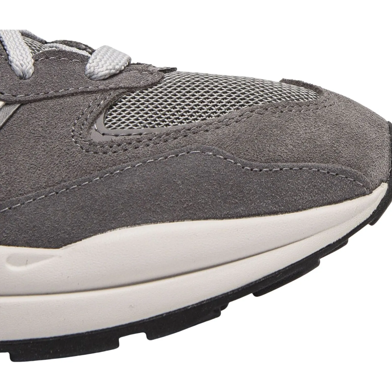 New Balance M5740