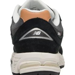 New Balance M2002