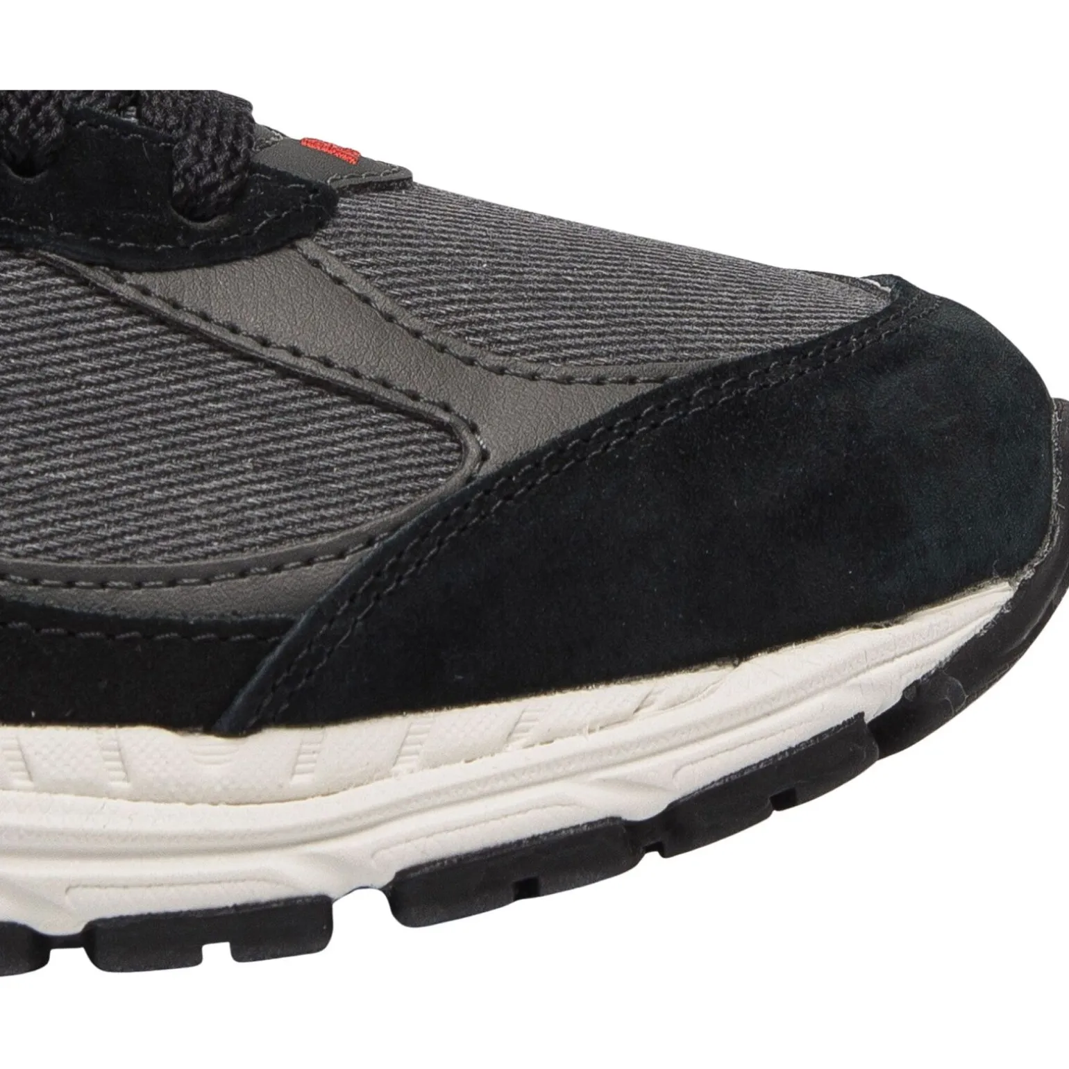 New Balance M2002