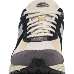 New Balance M2002
