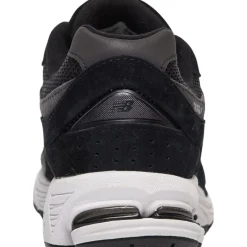 New Balance M2002